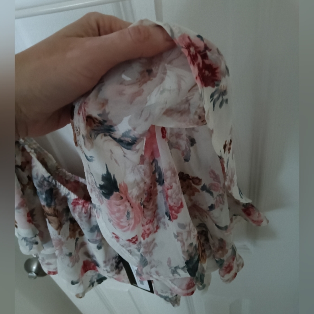Off Shoulder Flower Top - Picture 2 of 5